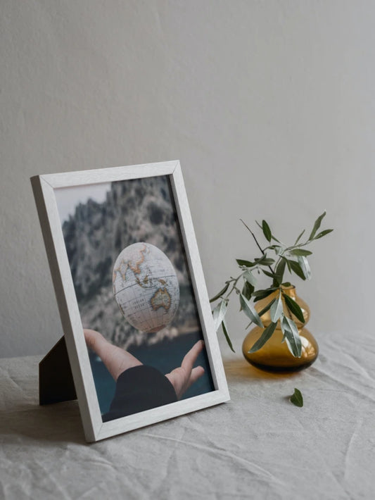 Hand Globe